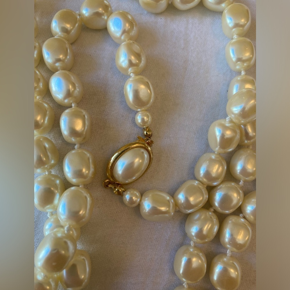 Glass Faux Pearls Hand Knotted Vintage Necklace Push Clasp - Picture 5 of 5